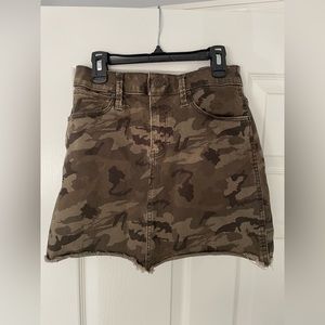 Camo skirt, size 5 (small)